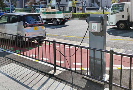 SA・PAや道の駅でのEV急速充電器の設置促進イメージ